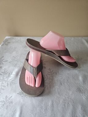 Volcom Mens Flip Flop Sandals Brown Beach Summer Travel Sz 12 NWT